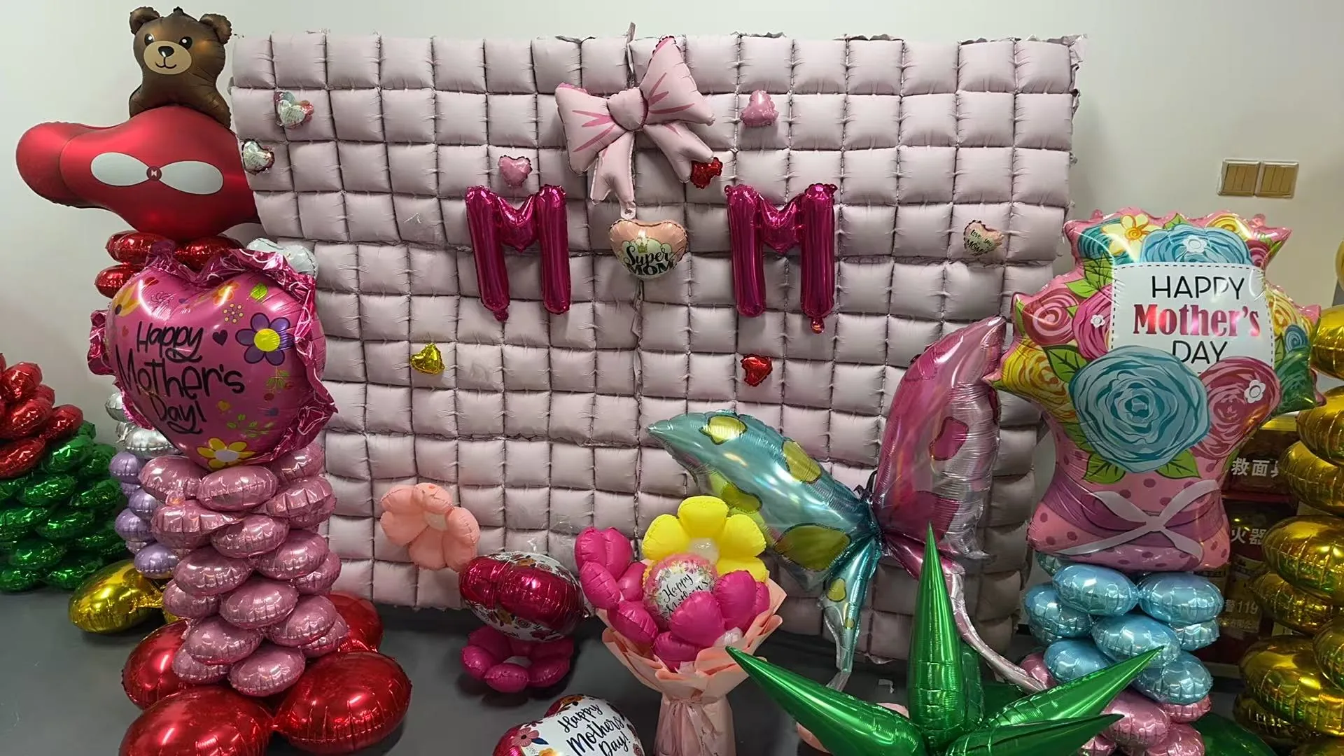 Retail assortment of printed and shaped foil balloons