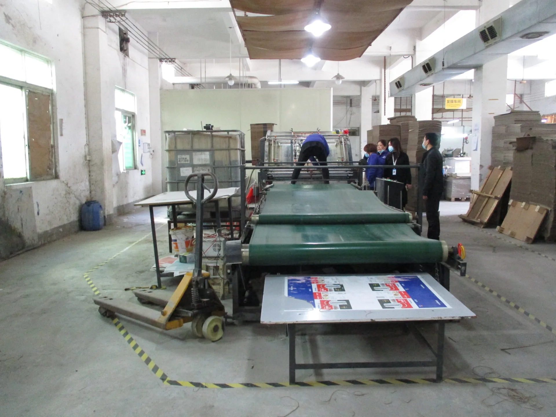 Foil balloon cutting and packing process