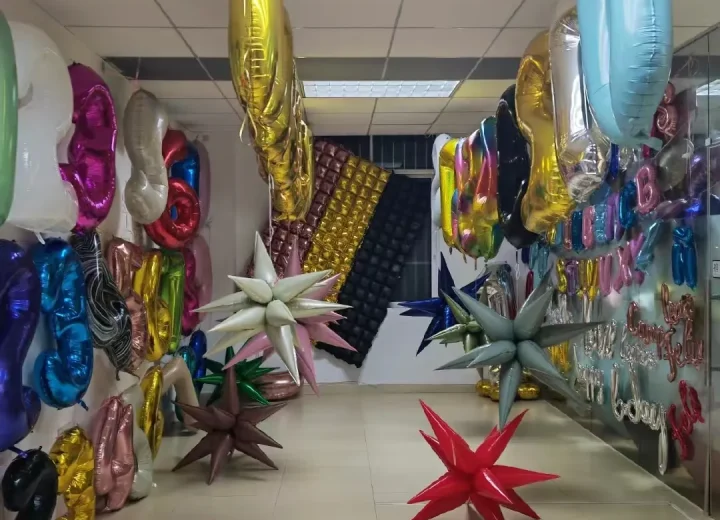 Custom foil balloon manufacturer showroom display